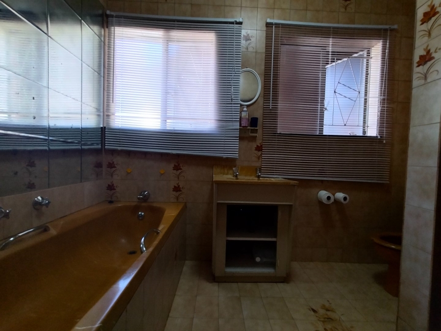 5 Bedroom Property for Sale in Fichardt Park Free State